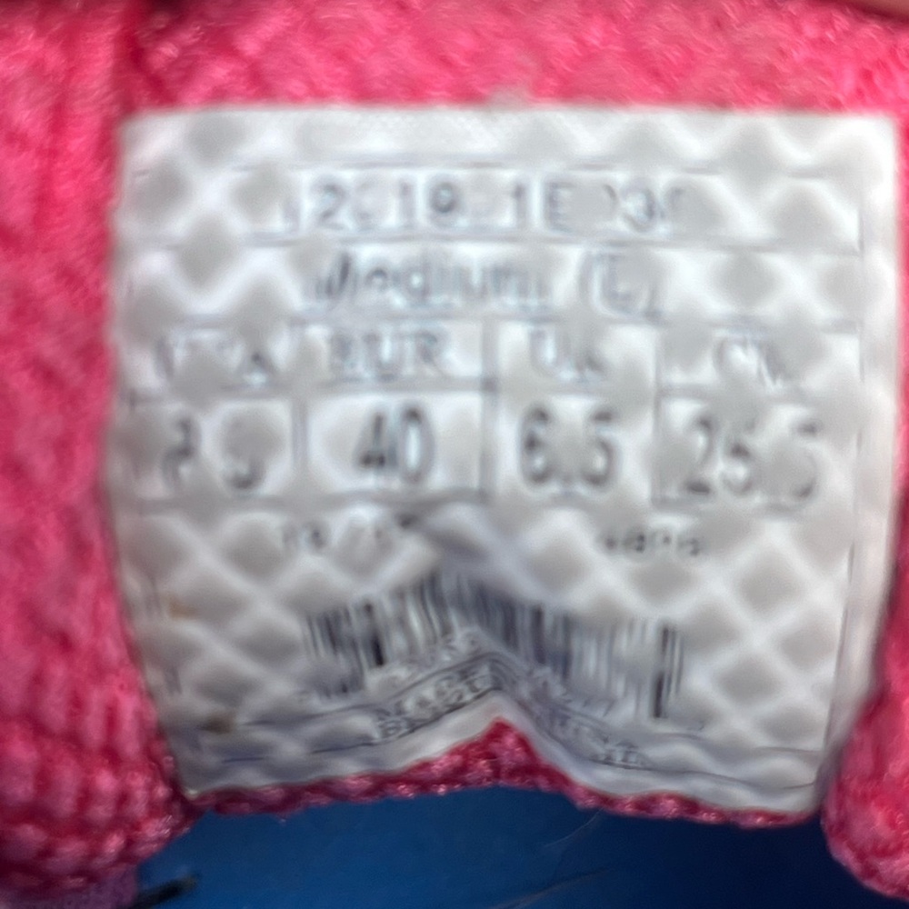 Brooks Women's Athletic Shoes - Black and Pink. 8.5 - Picture 7 of 8